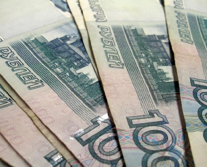 По данным исследований ФБК, заработная плата госслужащих в регионах на 56% выше среднего уровня зарплат по России