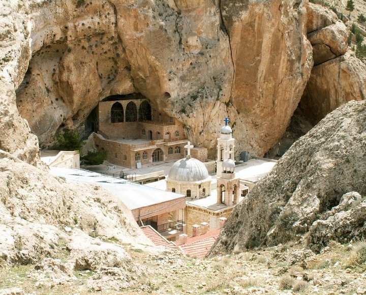40 монахинь и детей-сирот оказались отрезанными от мира в православном монастыре святой Феклы в сирийском Маалюле