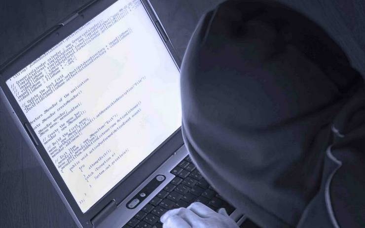 Сотрудники ФСБ получили права проводить розыскные мероприятия в отношении хакеров, укрощающих информационной безопасности России
 

