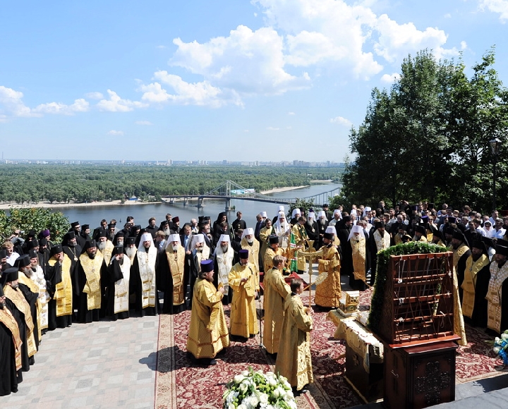 Украинский иерарх был поздравлен Патриархом Московским и всея Руси Кириллом... 