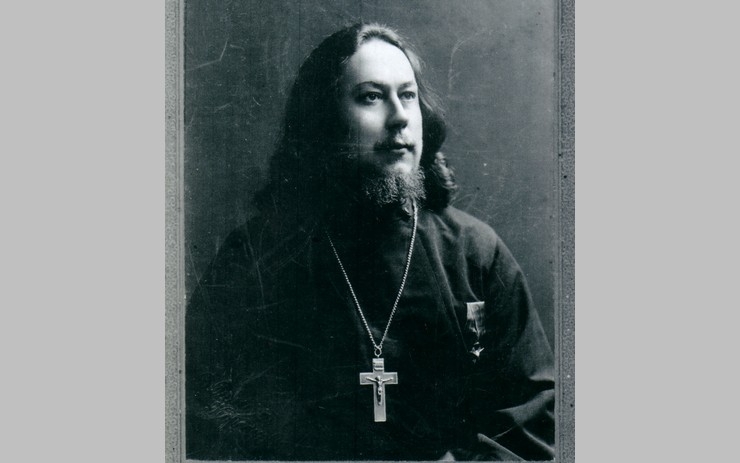 



Отец Иоанн стал первым священномучеником, пострадавшим от большевиков после революции.





